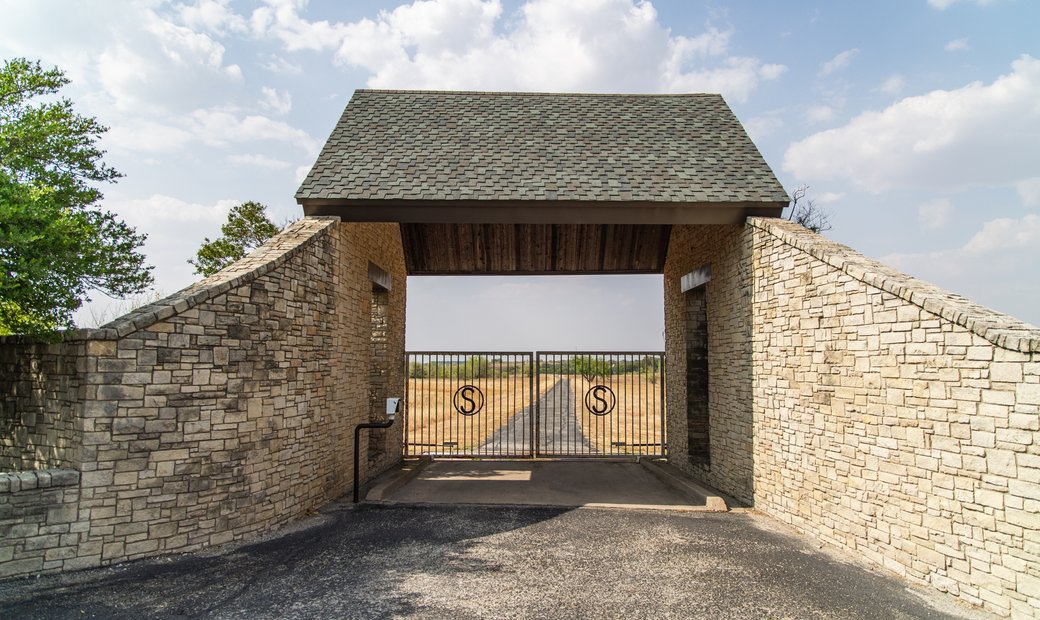 Shelton Ranch 880 +/ Acres In Fort Worth, Texas, United States For Sale