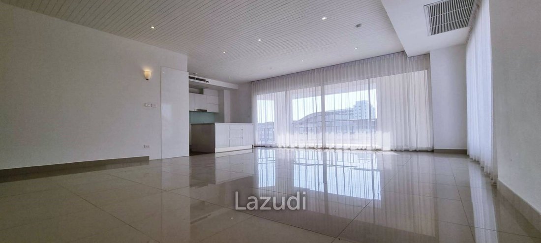 Apartment in Pattaya City, Chon Buri, Thailand 2 - 13456479