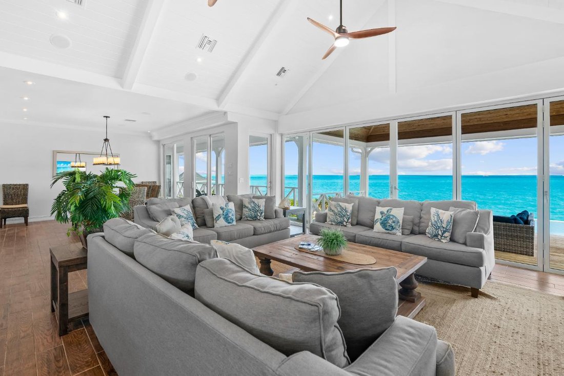 Delightful Beachfront Home In Moore Hill, Exuma, The Bahamas For Sale