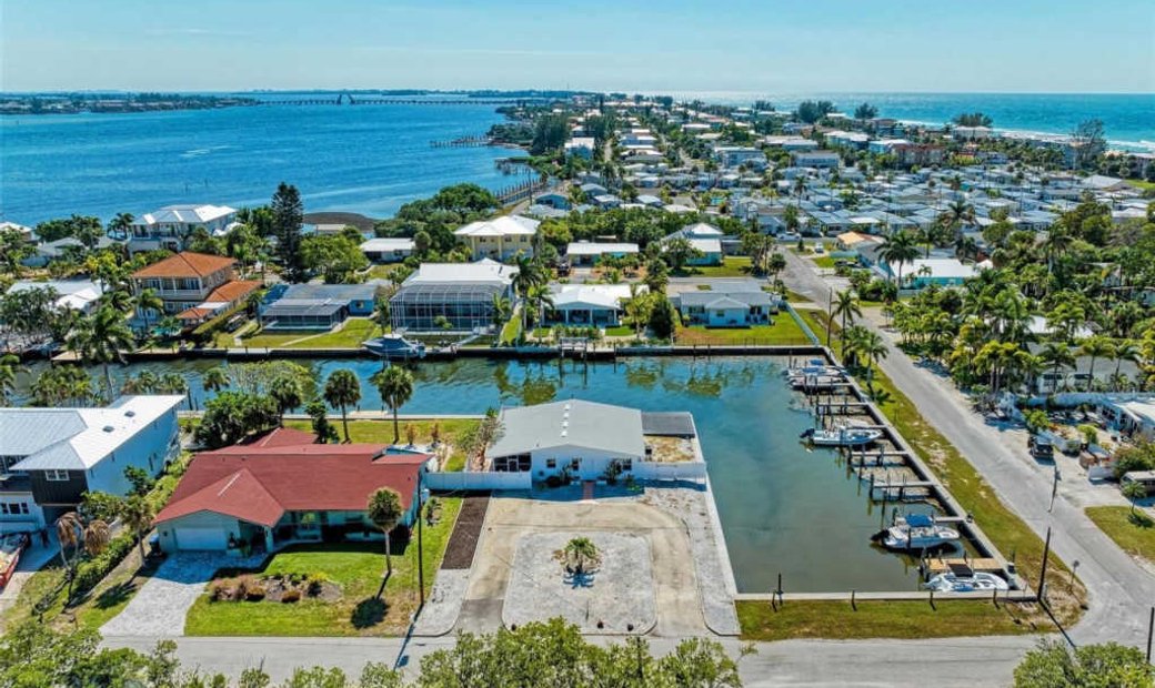 Single Family Detached Holmes Beach In Holmes Beach, Florida, United