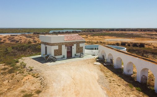 Farm Ranch in Faro (Se und Sao Pedro), Algarve, Portugal 1