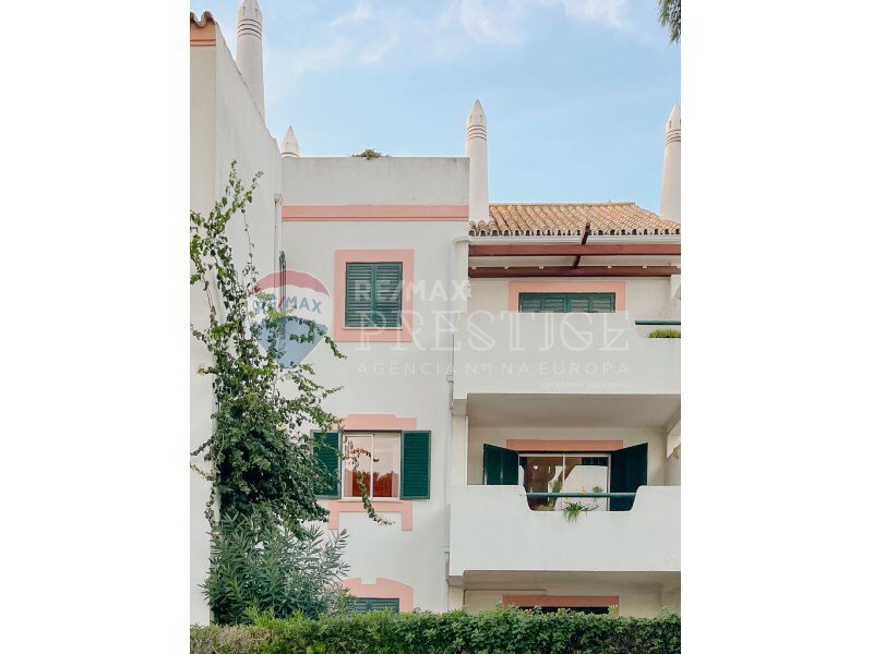 Located In Vilamoura, The Solar Do Golfe Condominium In Faro, Algarve