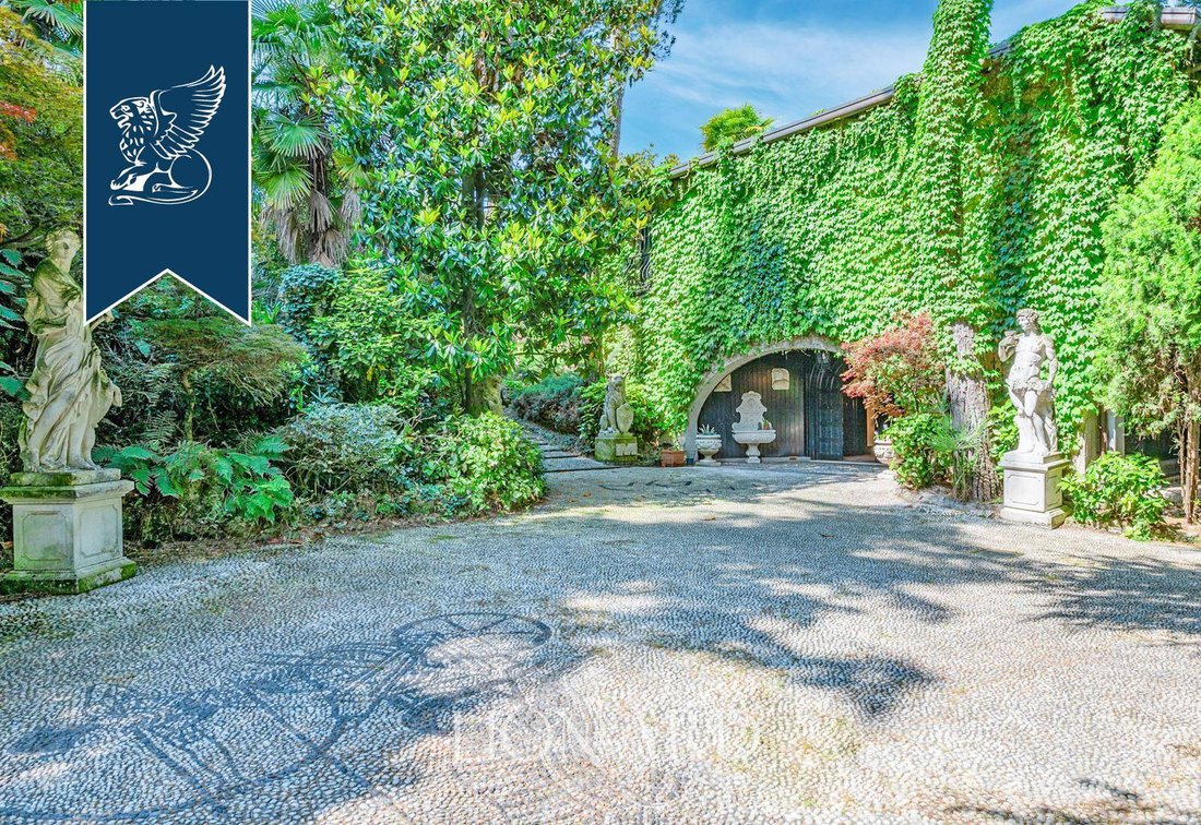 Villa in Merate, Lombardy, Italy 1 - 13458236