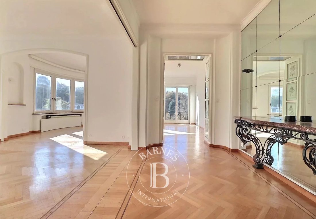 Avenue Franklin Roosevelt 3 Bedroom Apartment + In Elsene, Brussels