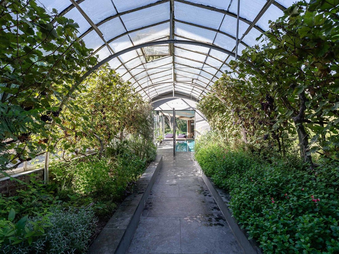 Woluwe Saint Lambert I Place Dumon In Woluwe Saint Lambert, Brussels