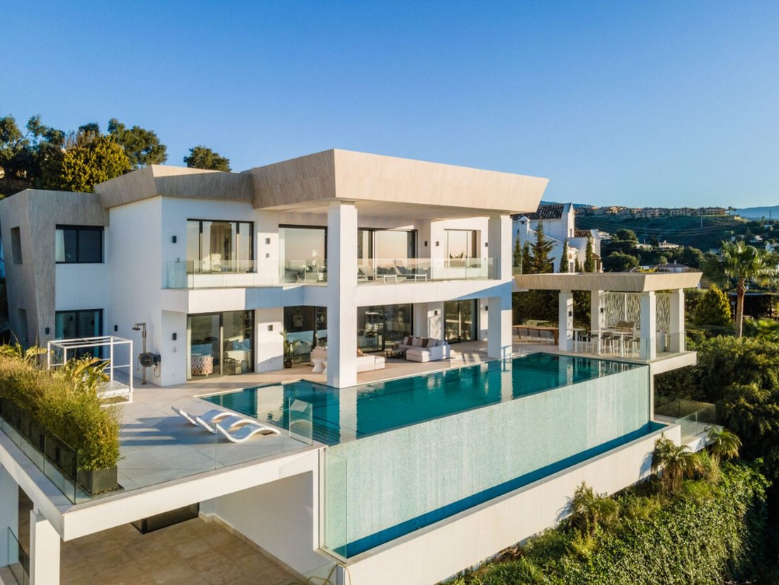Villa in El Paraíso, Benahavis, Spain 1 - 13465157