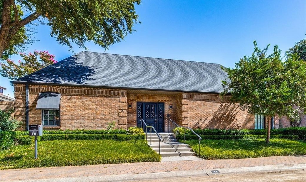 Redesigned Zero Lot Line Home With Style In Dallas, Texas, United