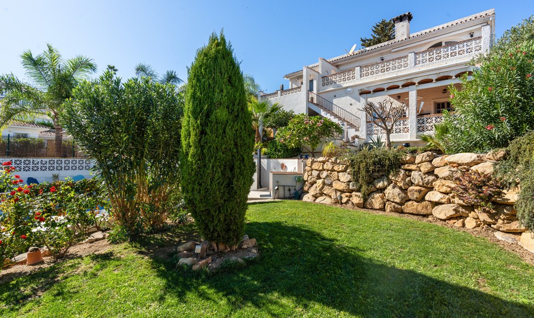 Well Located Villa With Partial Sea Views In In El Faro, Andalusia