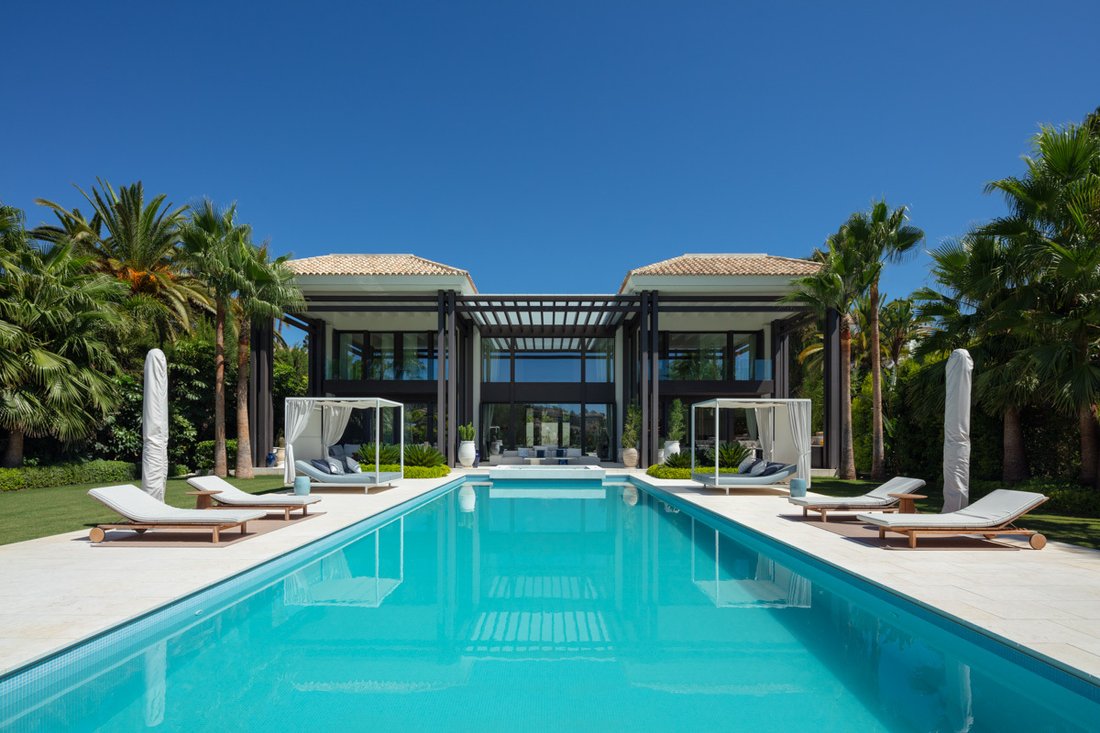 Villa in Puerto Banus, Marbella, Spain 1 - 13469952
