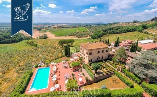 Villa in Castelnuovo Berardenga, Tuscany, Italy 1