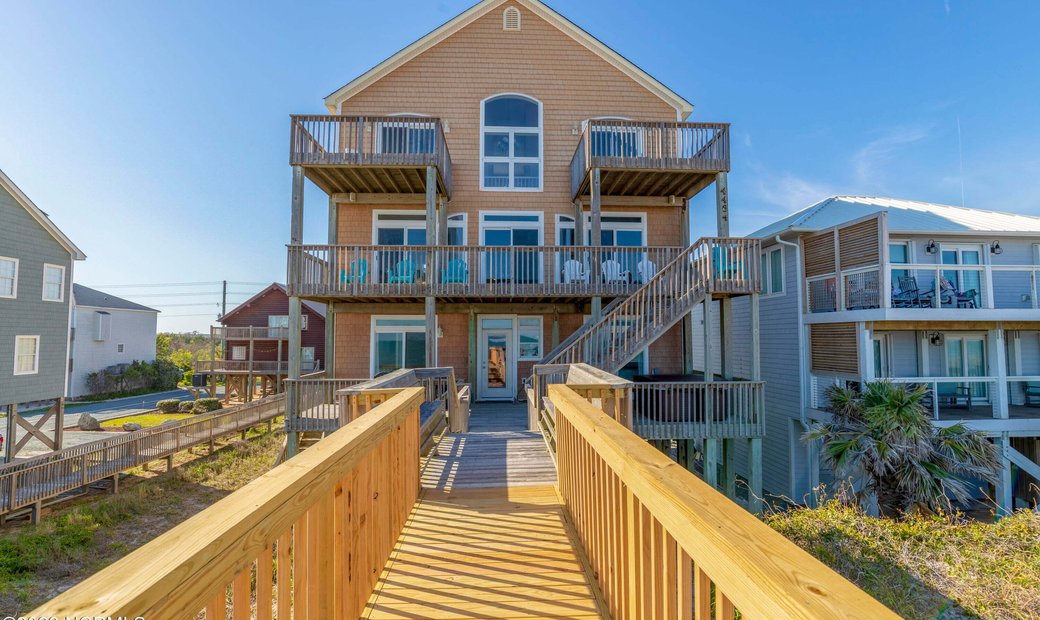 6 Bedrooms Apartment In North Topsail Beach, North Carolina, United
