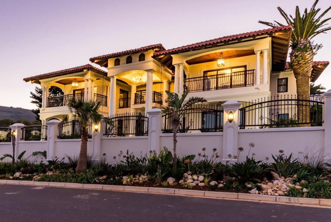 House in Cape Town, Western Cape, South Africa 1 - 13470940