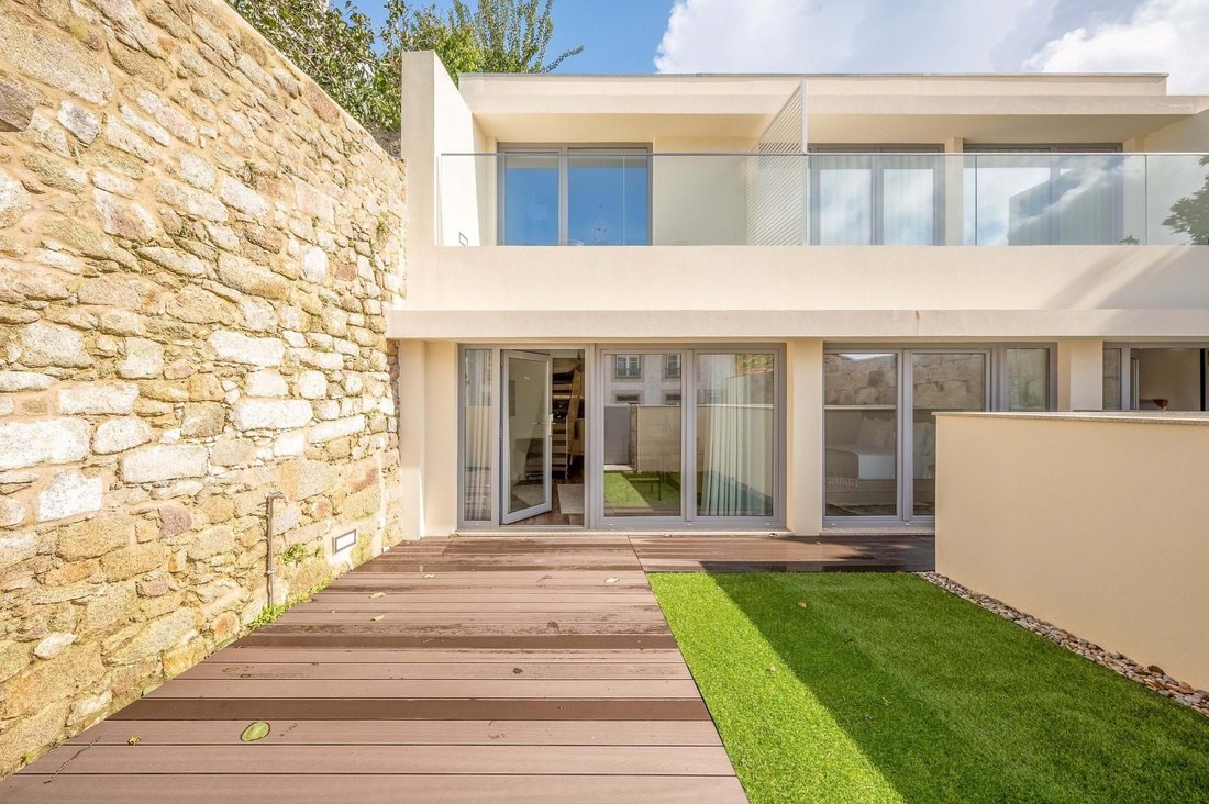 Villa in Mafamude e Vilar do Paraiso, Porto District, Portugal 1 - 13470246
