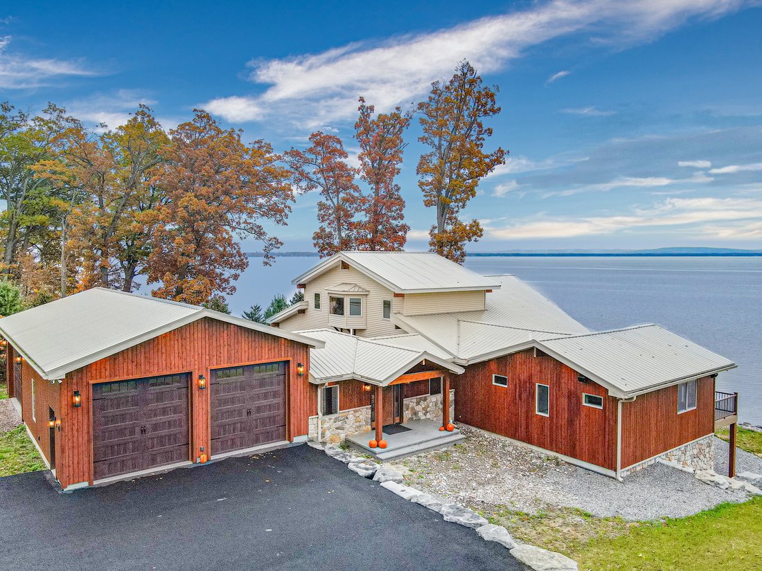 309 Drive 35 Main House In Mc Connellsville, New York, United States