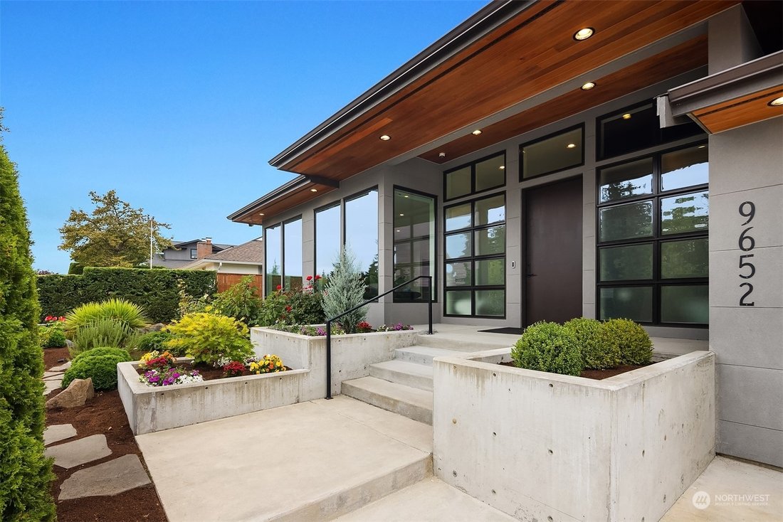 Bellevue's Finest Home In Vuecrest In Bellevue, Washington, United