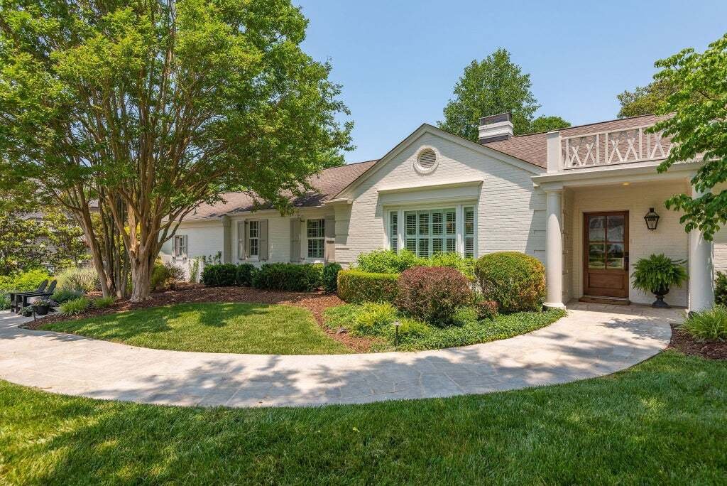 Southern Charm Meets Modern Luxury On In Forest Hills, Tennessee