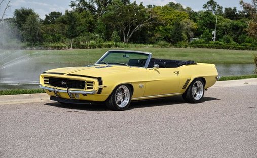 Chevrolet Camaro SS Convertible in Calverton, United States 1