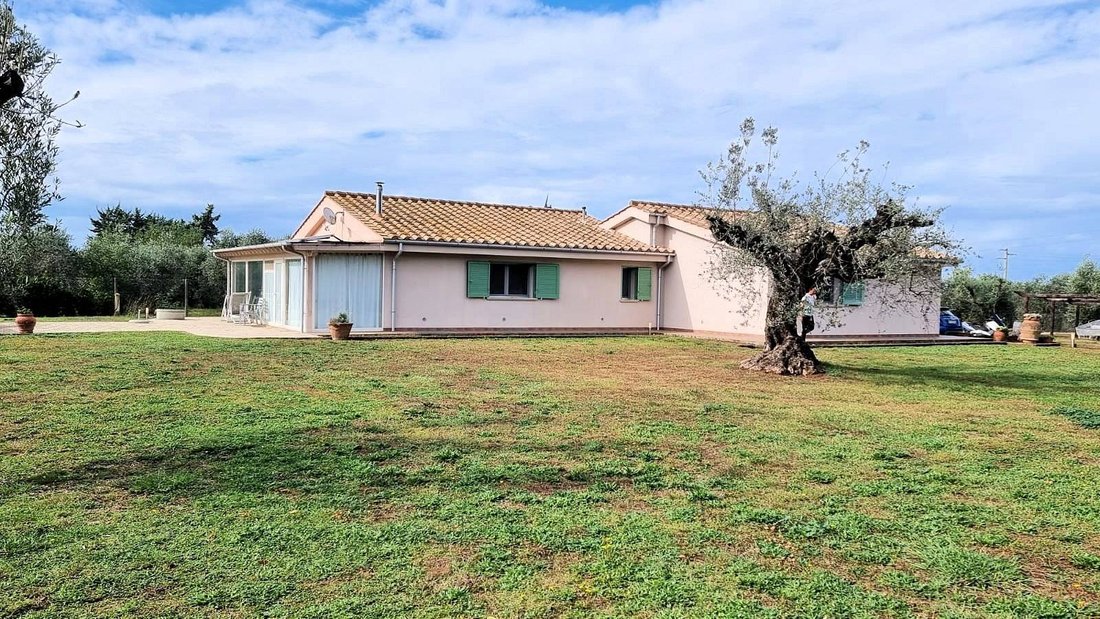 Villa in Castagneto Carducci, Tuscany, Italy 1 - 13479231