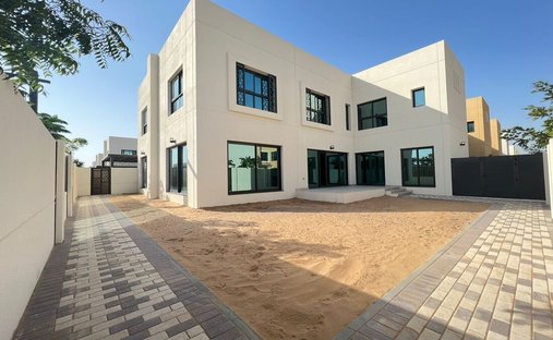Villa in Sharjah, Sharjah, United Arab Emirates 1