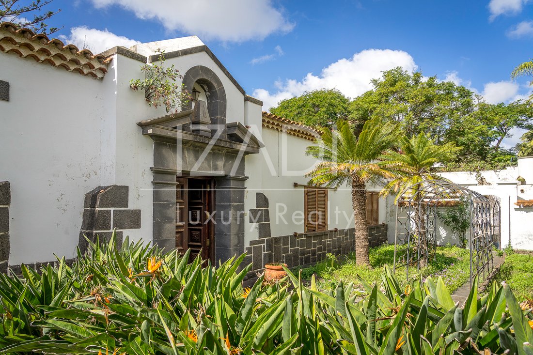 Chalet in Tafira Alta, Las Palmas de Gran Canaria, Canary Islands 1 - 13481279