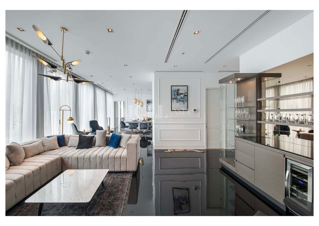 Ultra luxury 2 bedroom unit entirely renovated at Ritz Carlton Residence.