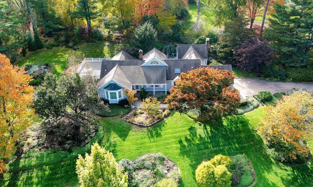 Picturesque Ranch Home In Ridgefield, Connecticut, United States For