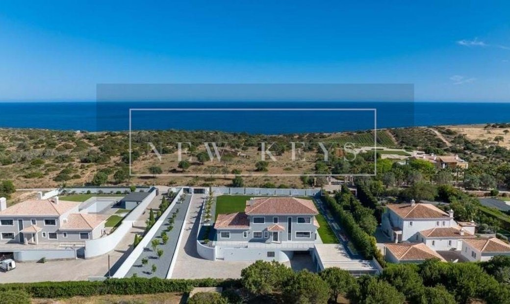 Magnificent 5 Bedroom Villa With Seaview, Pool & In Lagos, Algarve