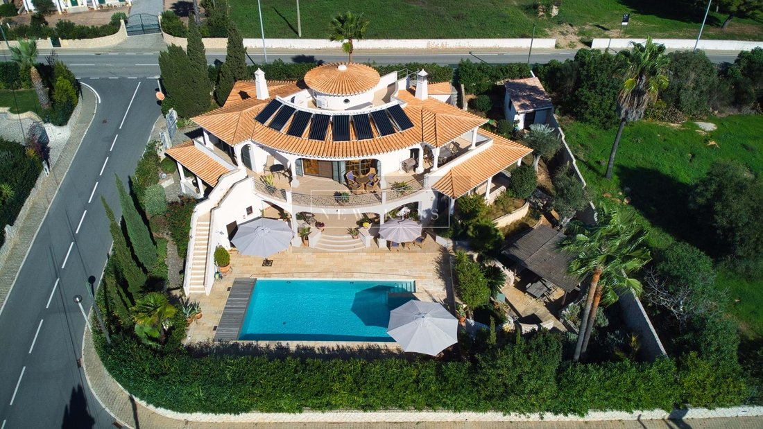 Magnificent Villa T4 Vale De Milho, Carvoeiro In Carvoeiro, Faro