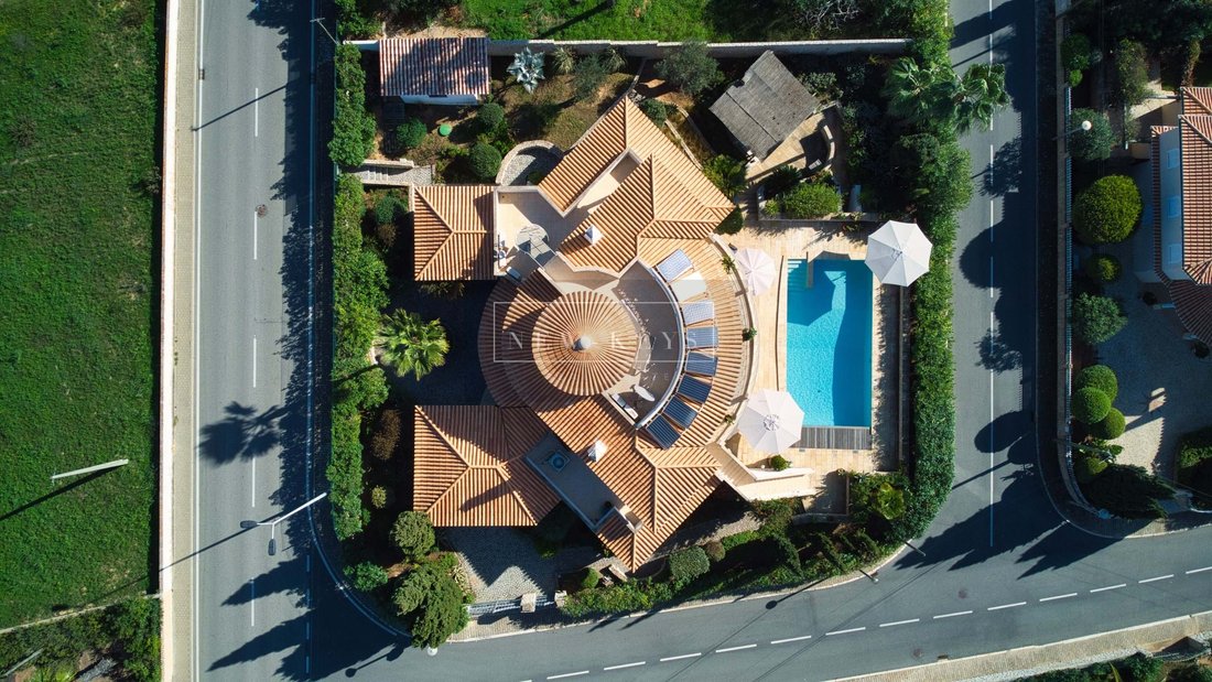 Magnificent Villa T4 Vale De Milho, Carvoeiro In Carvoeiro, Faro