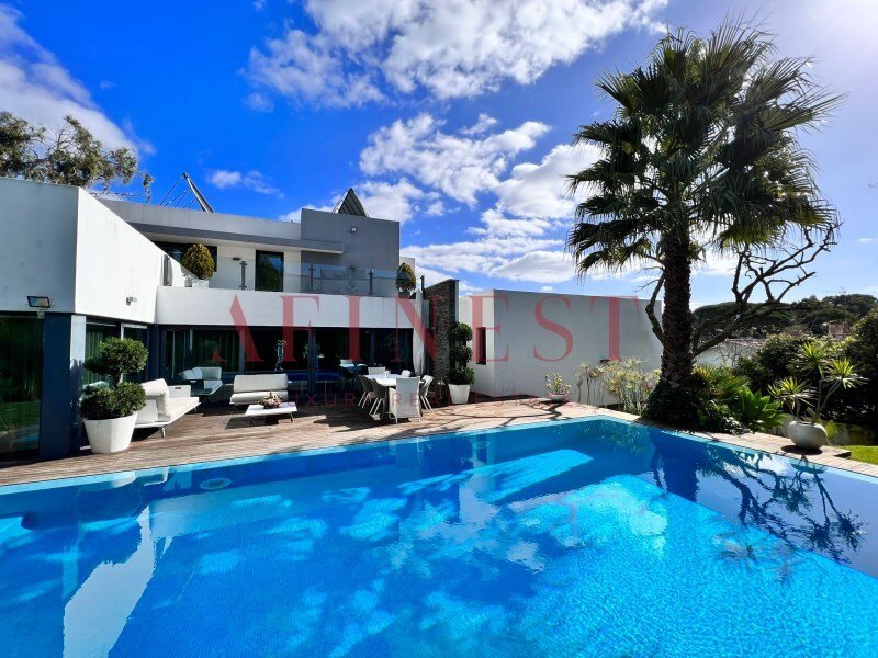 Luxury 6 Bedroom Villa In Prestigious Location In Estoril, Lisbon