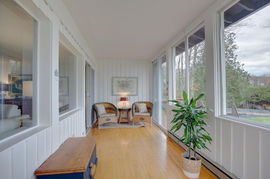 Bord De L'eau Unique Baie De L'hermitage In Magog, Quebec, Canada For