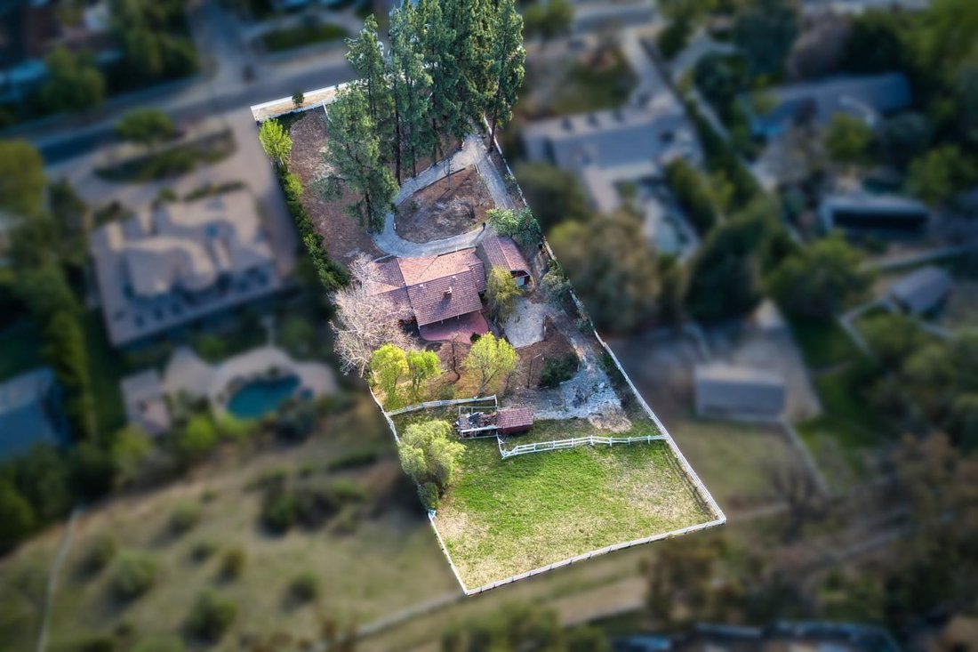 5481 Round Meadow Road In Hidden Hills, California, United States For