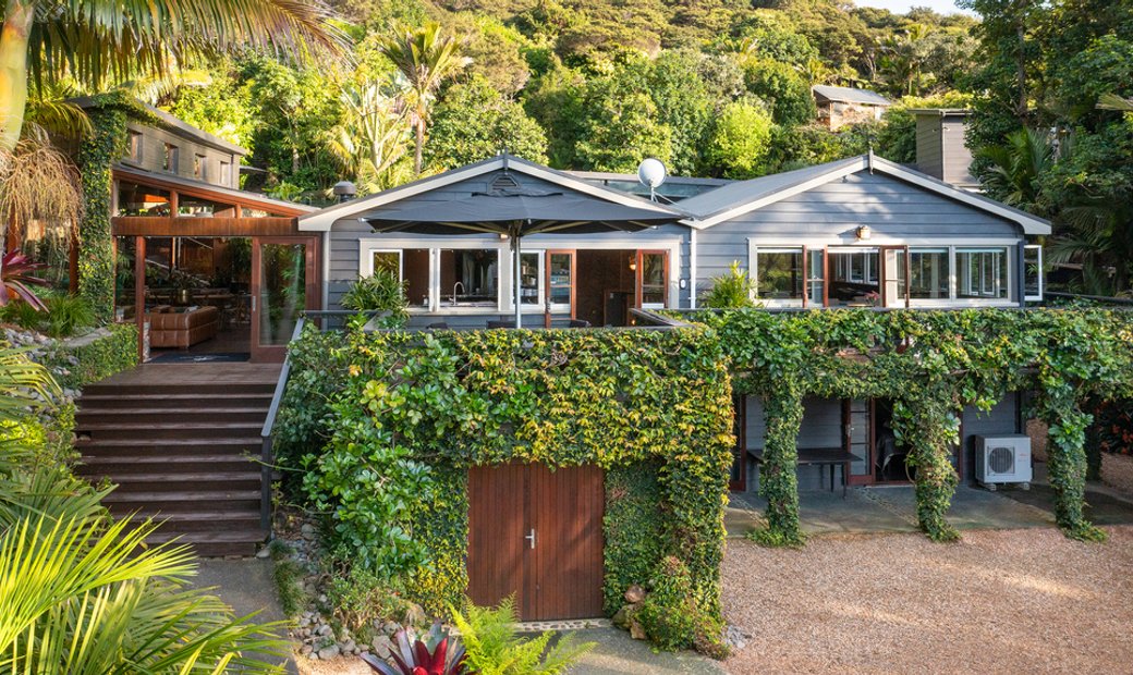 A Paradise Property On 2 Sections That In Waiheke Island, Auckland, New