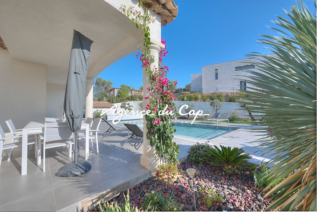 Villa In Var, France For Sale (13486850)