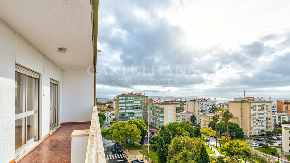 5 Bedroom Apartment, Spacious, With River Front In Oeiras, Lisbon