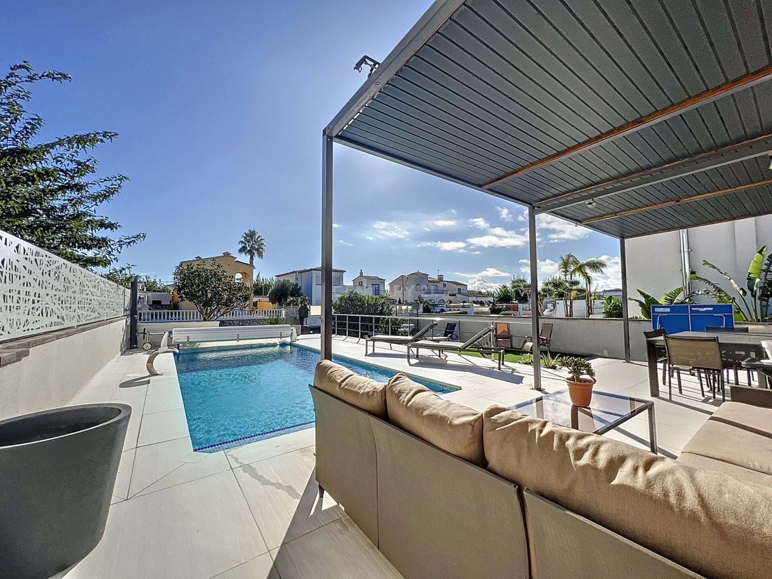 Splendid Modern House With 12.5m Mooring On In Empuriabrava, Catalonia, Spain For Sale (13491803)