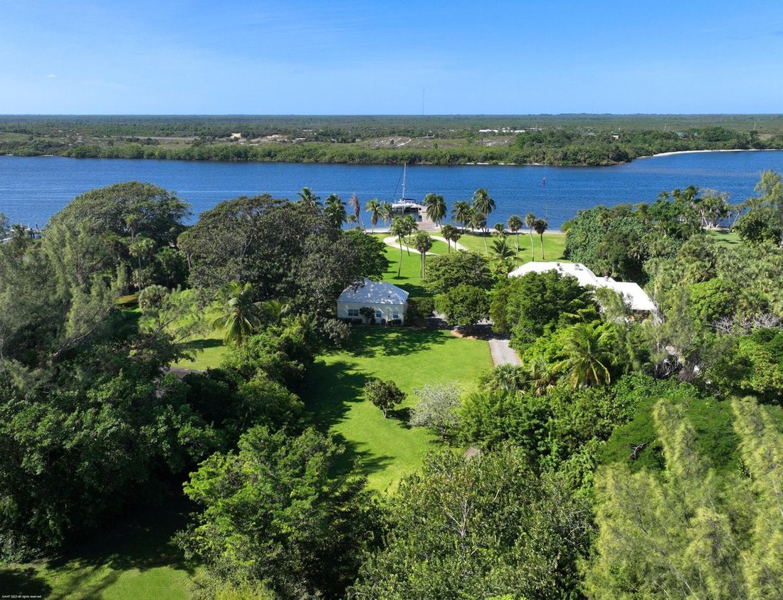 216 S Beach Road , Hobe Sound, Fl 33455 In Hobe Sound, Florida, United