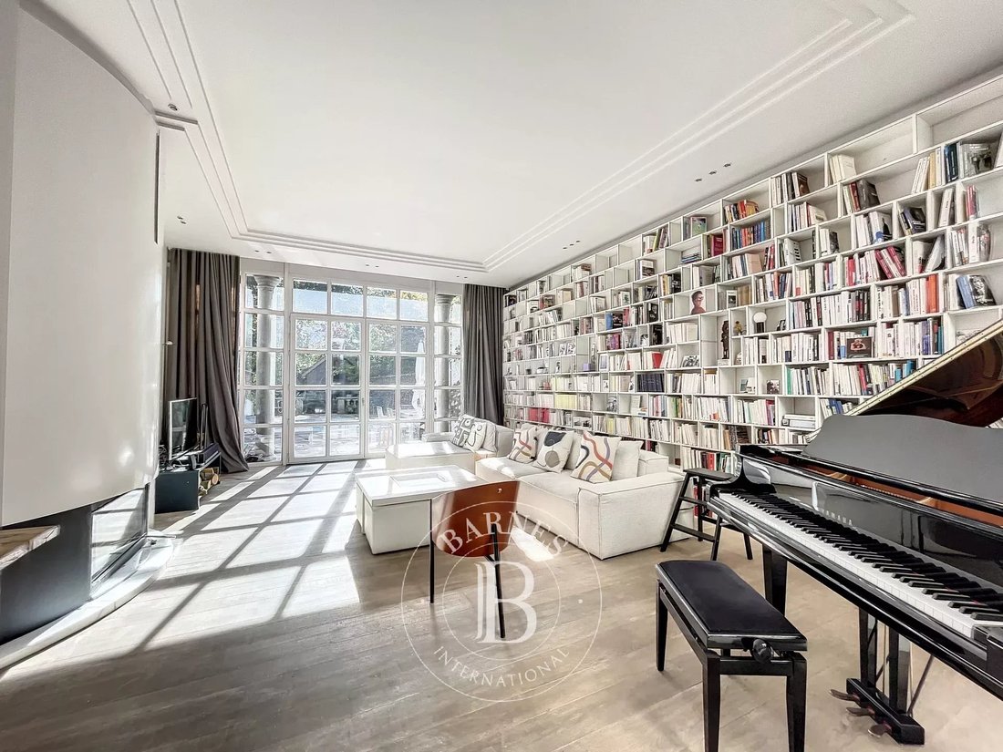 Cinquentenaire Art Deco House, 5 Bedrooms, In Schaerbeek, Brussels