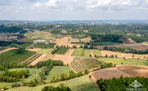 Castle for Sale in Incisa Scapaccino, Piedmont, Italy