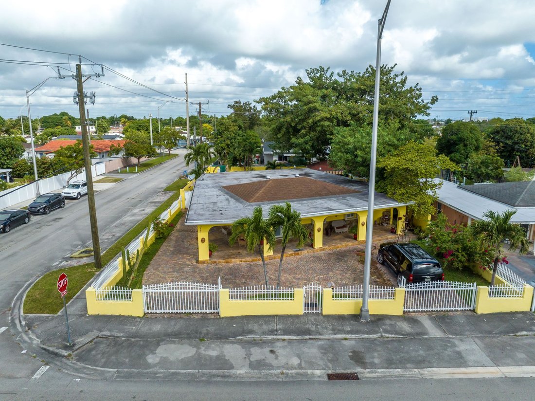 House in Hialeah, Florida, United States 3 - 13457268