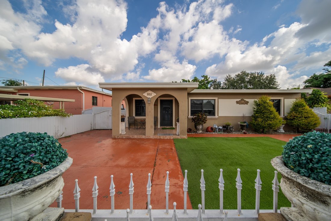 House in Hialeah, Florida, United States 4 - 13280820