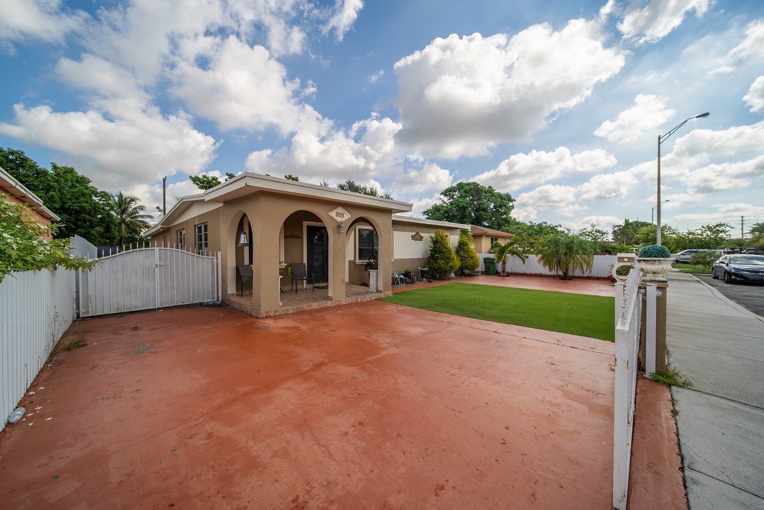 House in Hialeah, Florida, United States 3 - 13280820
