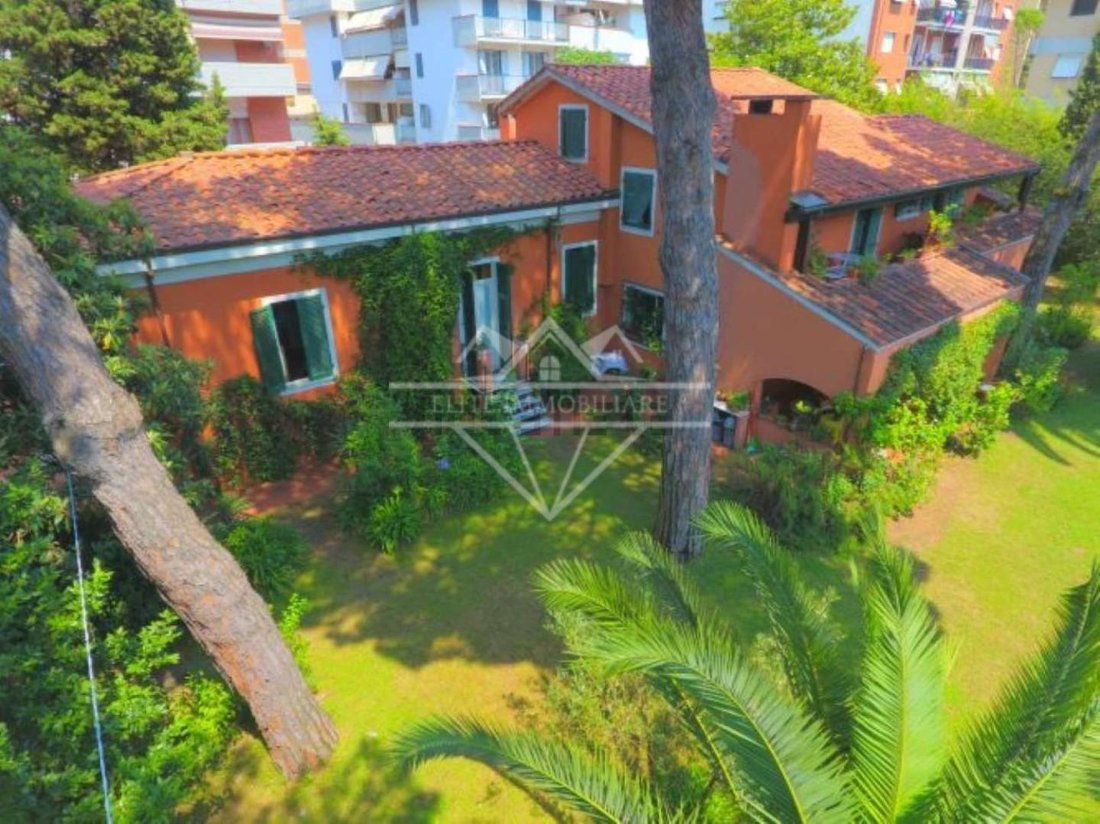 Villa in Avenza, Marina di Carrara, Tuscany 5 - 13497451