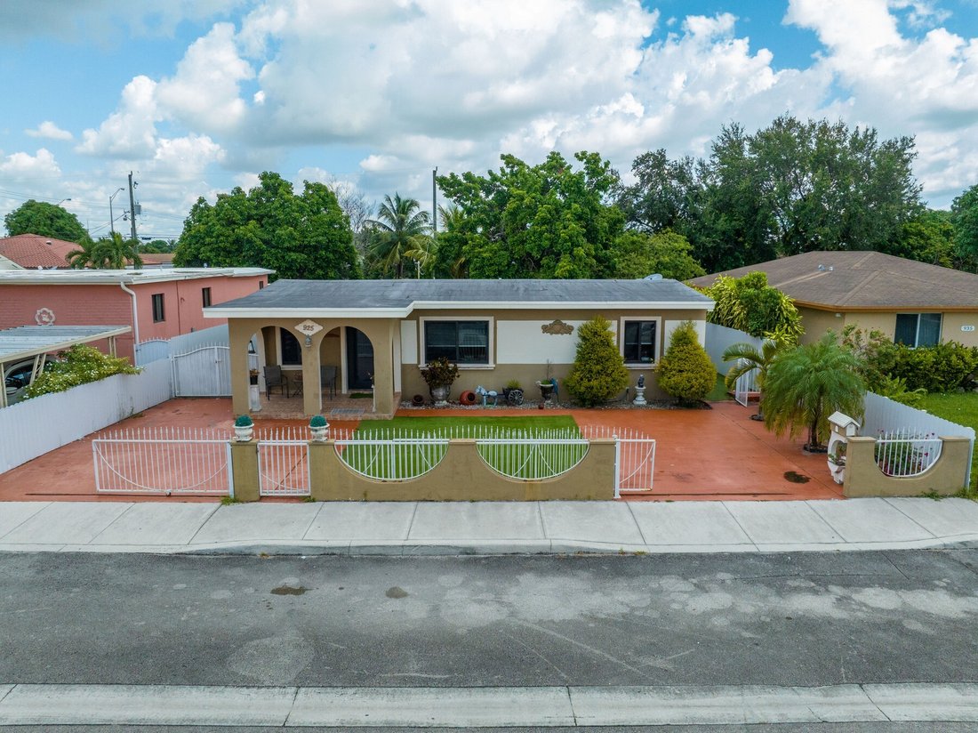 House in Hialeah, Florida, United States 2 - 13280820