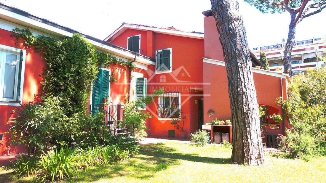 Villa in Avenza, Marina di Carrara, Tuscany 4 - 13497451