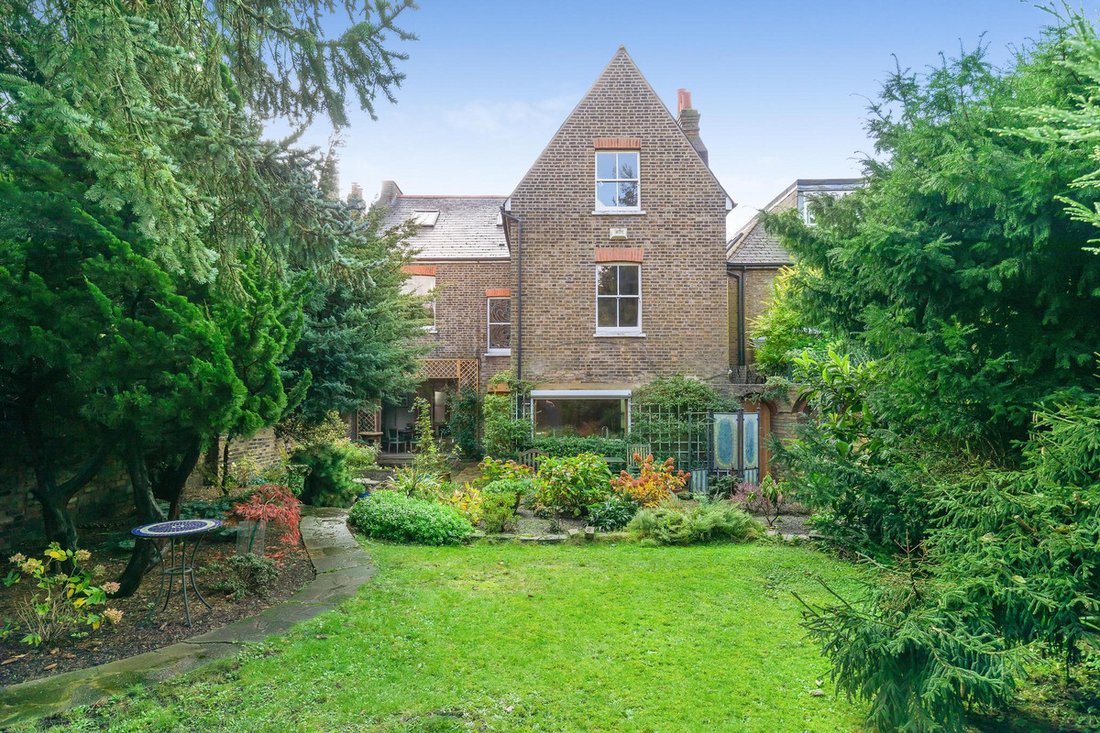 7 Bedroom Detached House For Sale In London In London, England, United