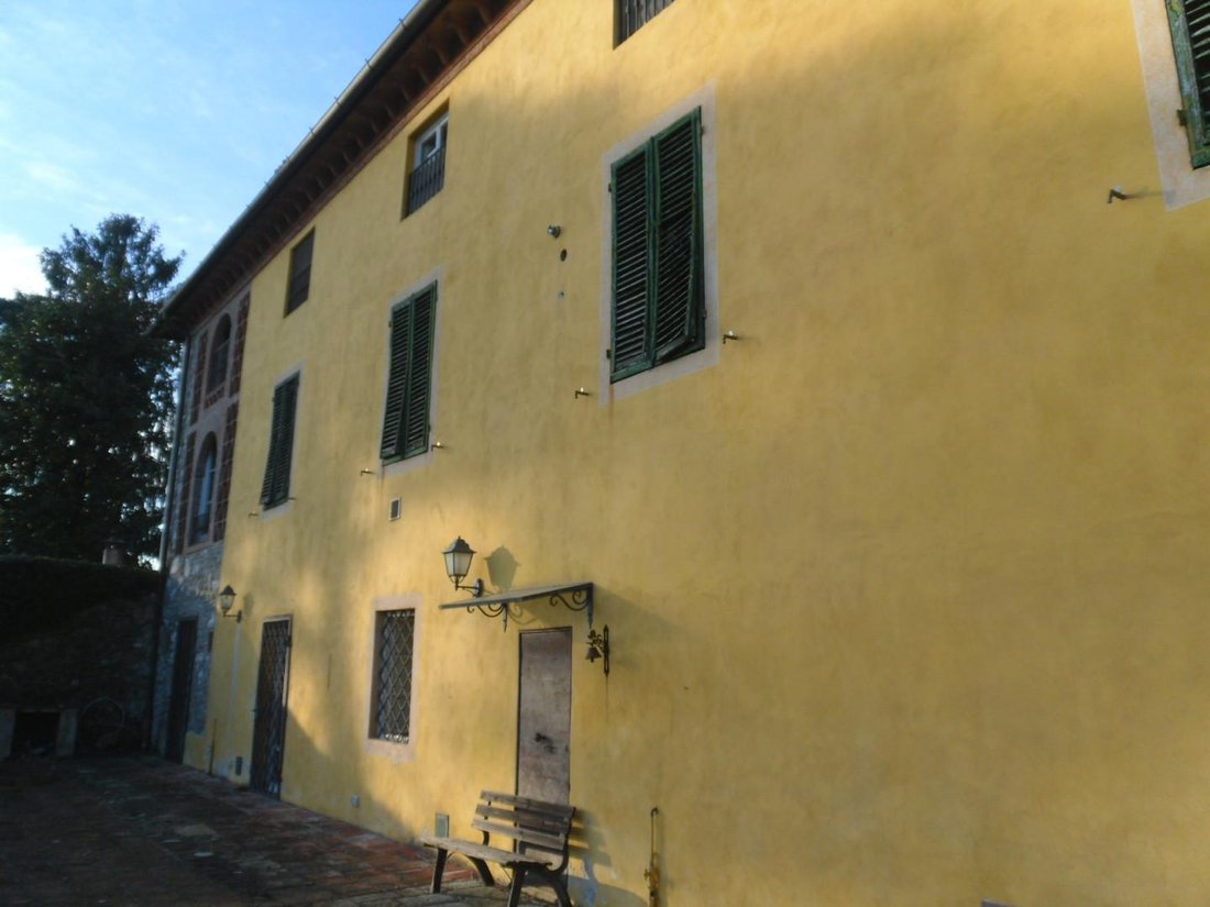 Villa In Vendita A Capannori(lu) In Ottimo Composto Da 15vani
