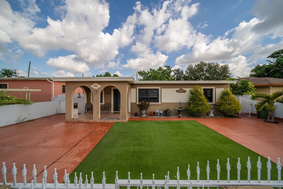 House in Hialeah, Florida, United States 1 - 13280820