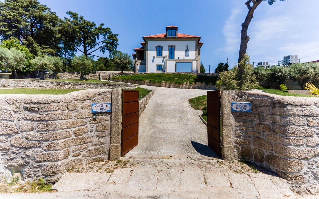 Villa Tábua In Vila Nova De Oliveirinha, Coimbra District, Portugal For