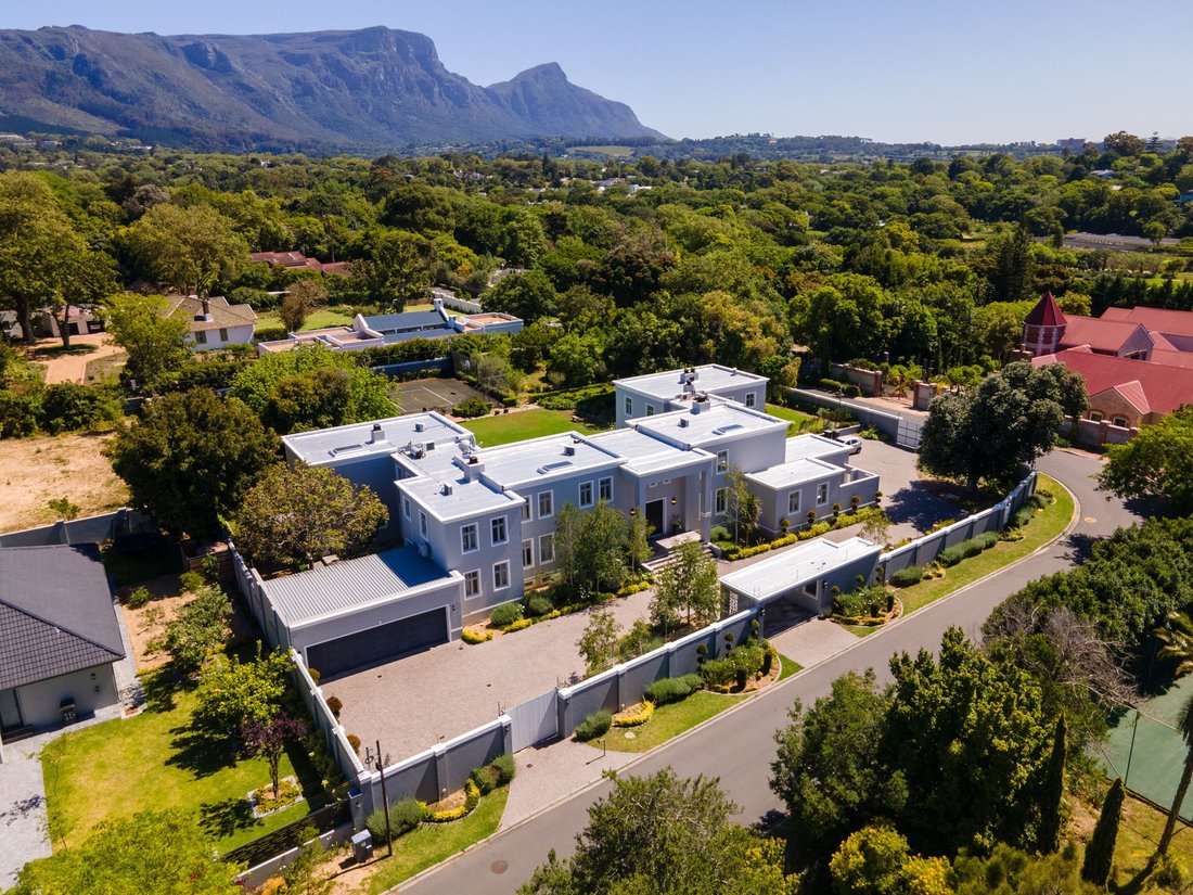 Elegant 5 Bedroom Home With 15 Garages In Cape Town, Western Cape